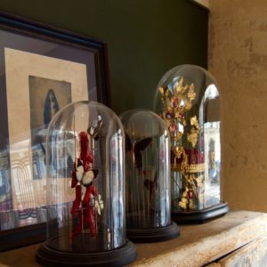 dealeuse-boutique-decoration-mobilier-luminaires-luminaire-vases-vase-lampes-lampe-laiton-marbre-vintage-curiosite-curiosites-globe-papillon-papillons-paris