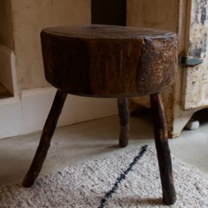 dealeuse-boutique-decoration-mobilier-luminaires-luminaire-vases-vase-lampes-lampe-laiton-marbre-vintage-tabourets-tabouret-antiquites-berberes-plats-bois-ancien-paris