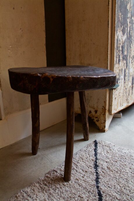 dealeuse-boutique-decoration-mobilier-luminaires-luminaire-vases-vase-lampes-lampe-laiton-marbre-vintage-tabourets-tabouret-antiquites-berberes-plats-bois-ancien-paris