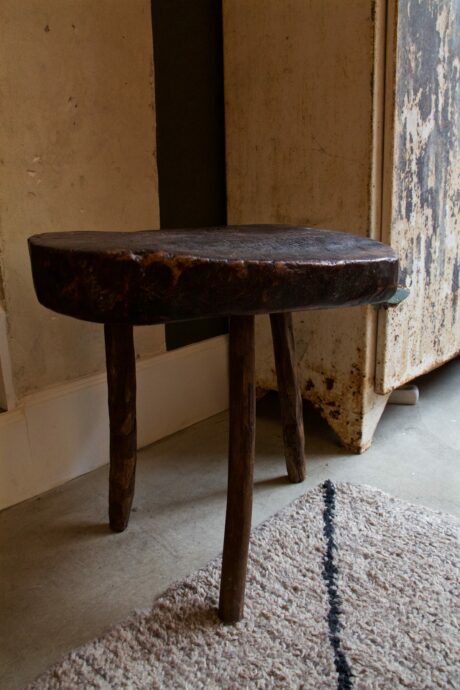 dealeuse-boutique-decoration-mobilier-luminaires-luminaire-vases-vase-lampes-lampe-laiton-marbre-vintage-tabourets-tabouret-antiquites-berberes-plats-bois-ancien-paris