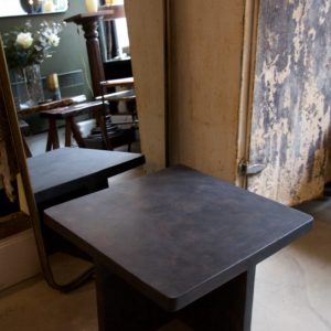 dealeuse-boutique-decoration-mobilier-luminaires-luminaire-vases-vase-lampes-lampe-laiton-marbre-vintage-paris-table-basse-fibre-beton
