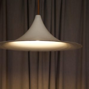 dealeuse-boutique-decoration-mobilier-luminaires-luminaire-vases-vase-lampes-lampe-laiton-marbre-vintage-paris-forme-tulipe-metal-blanc
