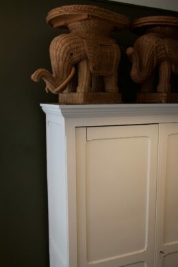 dealeuse-boutique-decoration-mobilier-luminaires-luminaire-vases-vase-lampes-lampe-laiton-armoire-parisienne-marbre-vintage-paris