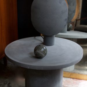 dealeuse-boutique-decoration-mobilier-luminaires-luminaire-vases-vase-lampes-lampe-laiton-marbre-vintage-paris-table-basse-ronde-fibre-beton