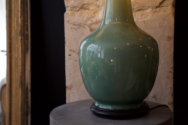 dealeuse-boutique-decoration-mobilier-luminaires-luminaire-vases-vase-lampes-lampe-laiton-ceramique-craquelee-vert-celadon-vintage-paris