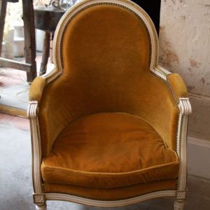 dealeuse-boutique-decoration-mobilier-luminaires-luminaire-vases-vase-lampes-lampe-laiton-marbre-vintage-fauteuil-velours-ocre-mohair-paris