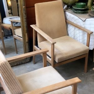 dealeuse-boutique-decoration-mobilier-luminaires-luminaire-vases-vase-lampes-lampe-laiton-marbre-vintage-fauteuil-velours-ocre-cotele-paris