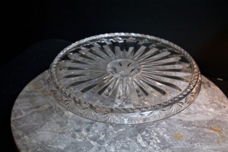 dealeuse-boutique-decoration-mobilier-luminaires-luminaire-plat-ancien-gateaux-fromages-paris