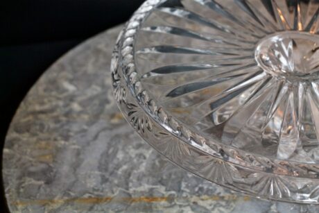 dealeuse-boutique-decoration-mobilier-luminaires-luminaire-plat-ancien-gateaux-fromages-paris
