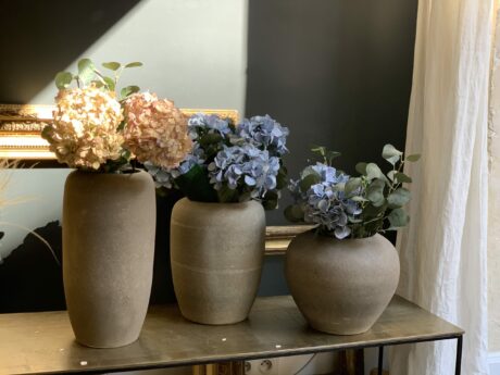 dealeuse-boutique-decoration-mobilier-luminaires-luminaire-vases-vase-lampes-lampe-laiton-vase-ceramique-grise-paris