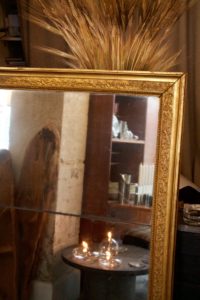 dealeuse-boutique-decoration-mobilier-luminaires-luminaire-vases-vase-lampes-lampe-laiton-marbre-vintage-miroir-miroirs-ancien-paris