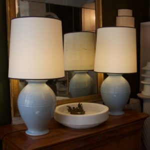 dealeuse-boutique-decoration-mobilier-luminaires-luminaire-vases-vase-lampes-lampe-laiton-vintage-ceramique-bleu-paris