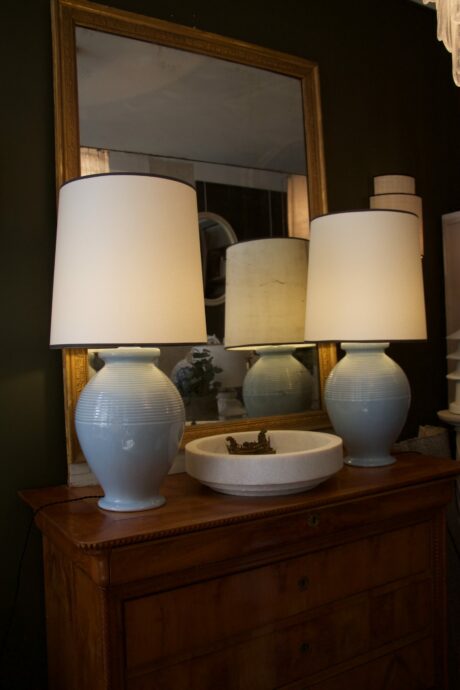 dealeuse-boutique-decoration-mobilier-luminaires-luminaire-vases-vase-lampes-lampe-laiton-vintage-ceramique-bleu-paris