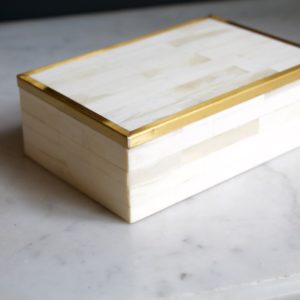 dealeuse-boutique-decoration-mobilier-luminaires-luminaire-boite-bois-os-vintage-paris