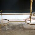 Table basse en verre et laiton