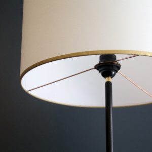 dealeuse-boutique-decoration-idee-cadeau-paris-original-atypique-ambiance-vintage-ancien-magnifique-lampadaire-lampe-luminaire-luminaires-vintage-ancien-histoire-noir-blanc-dore-pied
