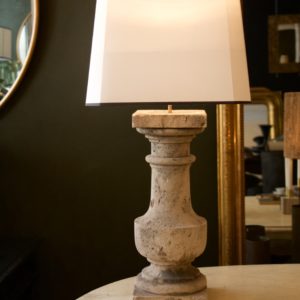 dealeuse-boutique-decoration-idee-cadeau-paris-original-atypique-ambiance-vintage-ancien-magnifique-lampe-ancienne-vintage-pierre-abat-jour-sur-mesure-creatrice-design-designer