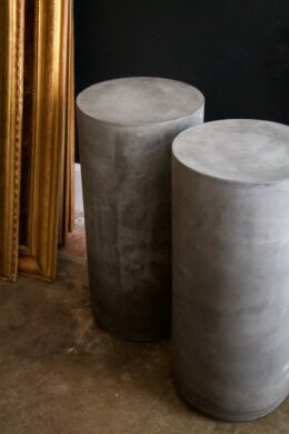 dealeuse-boutique-decoration-superbe-colonne-en-beton-idee-cadeau-paris-original-atypique-ambiance-vintage-ancien