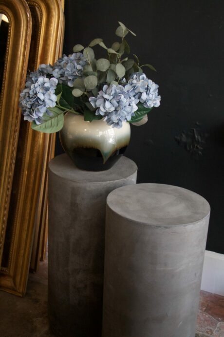 dealeuse-boutique-decoration-superbe-colonne-en-beton-idee-cadeau-paris-original-atypique-ambiance-vintage-ancien