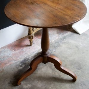 dealeuse-boutique-decoration-mobilier-luminaires-luminaire-vases-vase-lampes-lampe-laiton-marbre-vintage-paris-plateau-superbe-gueridon-en-bois-vintage-rond