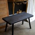 Banc noir en bois naturel