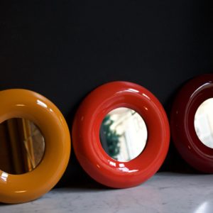 dealeuse-boutique-decoration-luminaires-idee-cadeau-de-noel-original-petit-miroir-rond-couleur-jaune-rouge-orange-vert-bleu-noir-blanc
