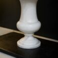 Vase en marbre blanc