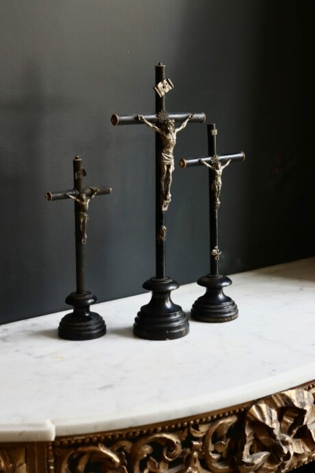 dealeuse-boutique-decoration-mobilier-luminaires-luminaire-vases-vase-lampes-lampe-laiton-marbre-vintage-paris-crucifix