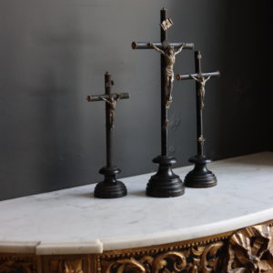 dealeuse-boutique-decoration-mobilier-luminaires-luminaire-vases-vase-lampes-lampe-laiton-marbre-vintage-paris-crucifix