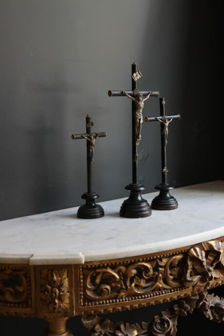 dealeuse-boutique-decoration-mobilier-luminaires-luminaire-vases-vase-lampes-lampe-laiton-marbre-vintage-paris-crucifix