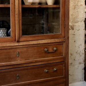dealeuse-boutique-decoration-mobilier-vitrine-ancienne-louis-XVI-vintage-paris