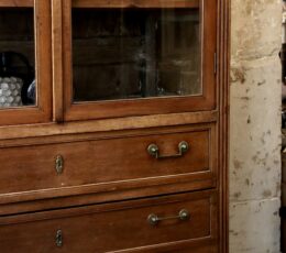 dealeuse-boutique-decoration-mobilier-vitrine-ancienne-louis-XVI-vintage-paris