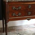 Commode en bois, plateau marbre brun