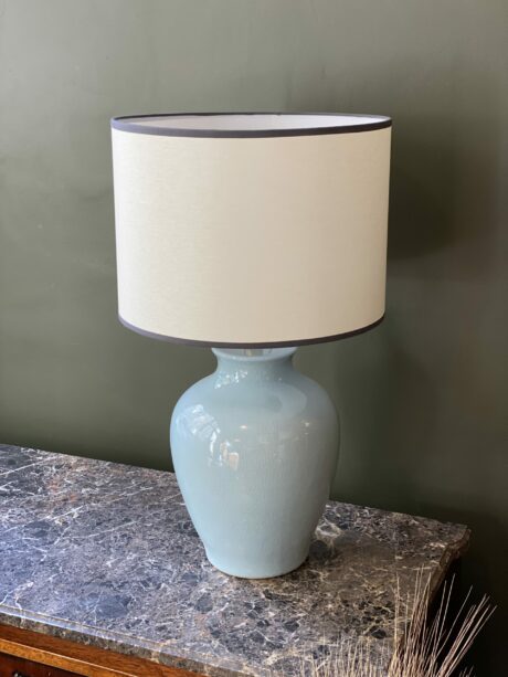 dealeuse-boutique-decoration-vintage-paris-ceramique-bleu-abat-jour-rotin