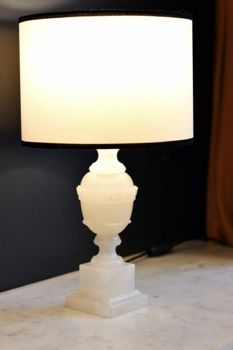 dealeuse-boutique-decoration-vintage-ancien-paris-lampe-blanche-albâtre