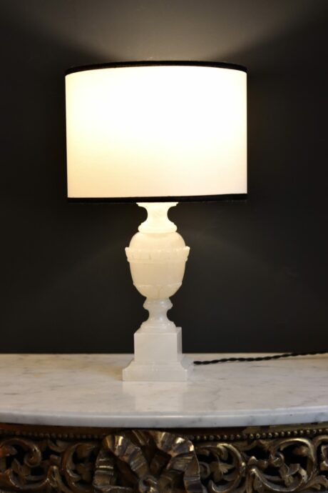 dealeuse-boutique-decoration-vintage-ancien-paris-lampe-blanche-albâtre