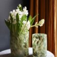 Vase en verre tacheté, couleur vert beige