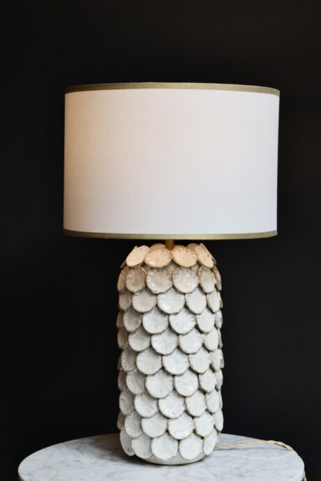 dealeuse-boutique-decoration-vintage-ancien-paris-lampe-ceramique-ecaille-blanc