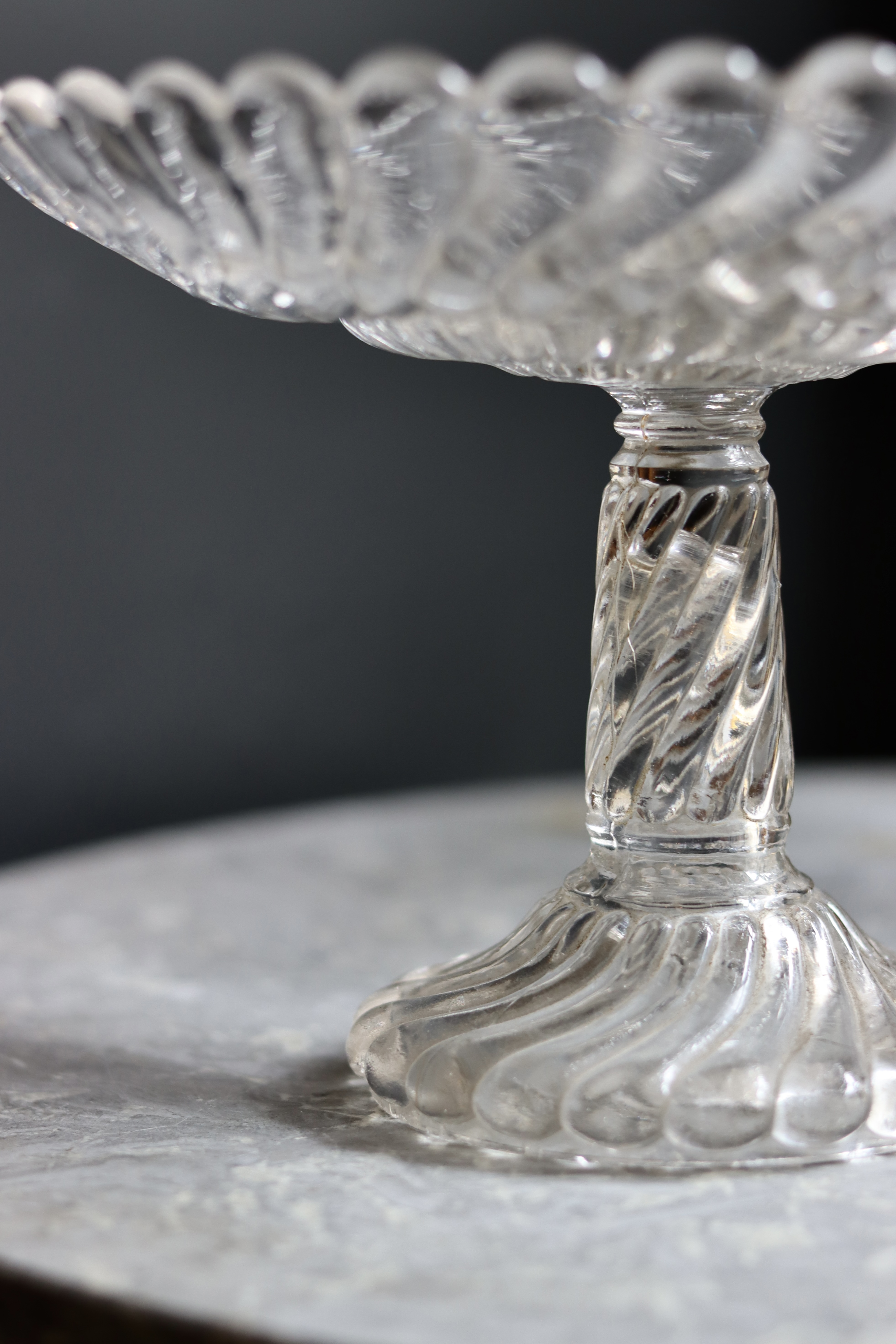 dealeuse-boutique-decoration-vintage-ancien-paris-compotier-verre