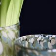 Vase en verre tacheté, couleur vert beige