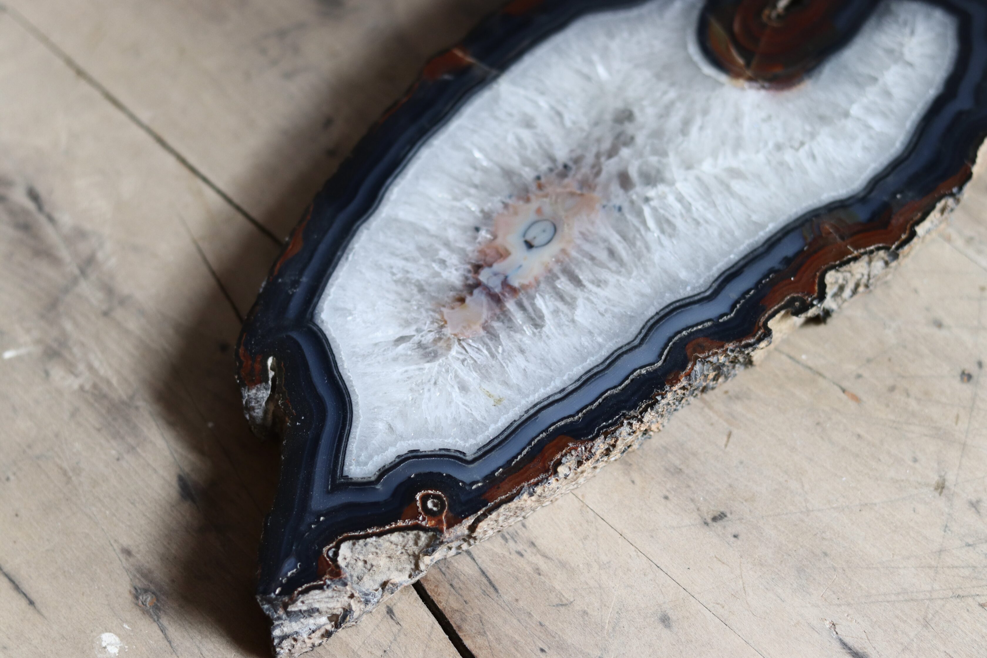 dealeuse-boutique-decoration-vintage-ancien-paris-agate-pierre