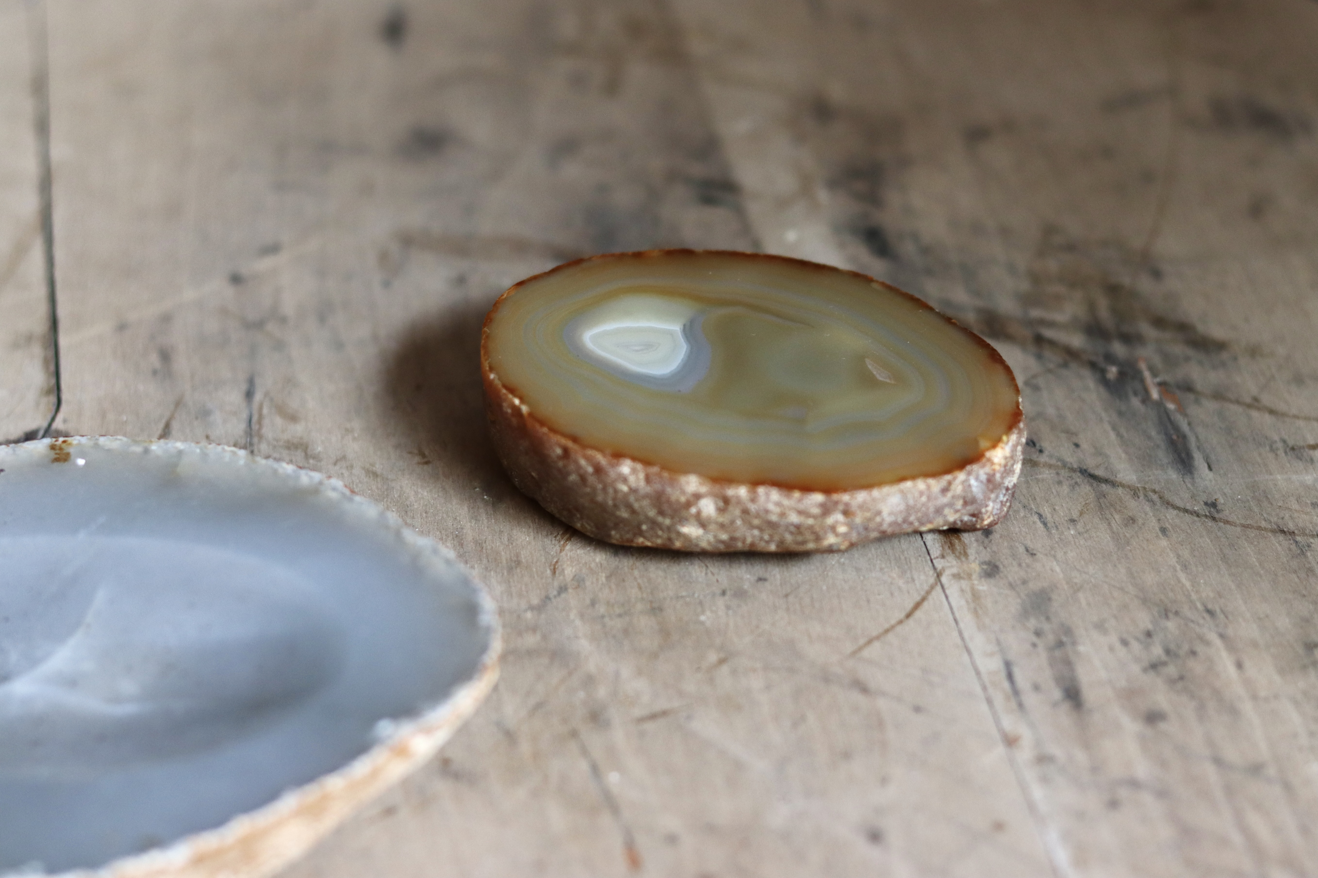dealeuse-boutique-decoration-vintage-ancien-paris-agate-pierre