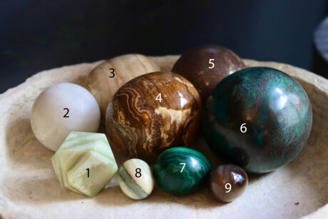 dealeuse-boutique-decoration-vintage-ancien-paris-pierre-boule-marbre-albatre