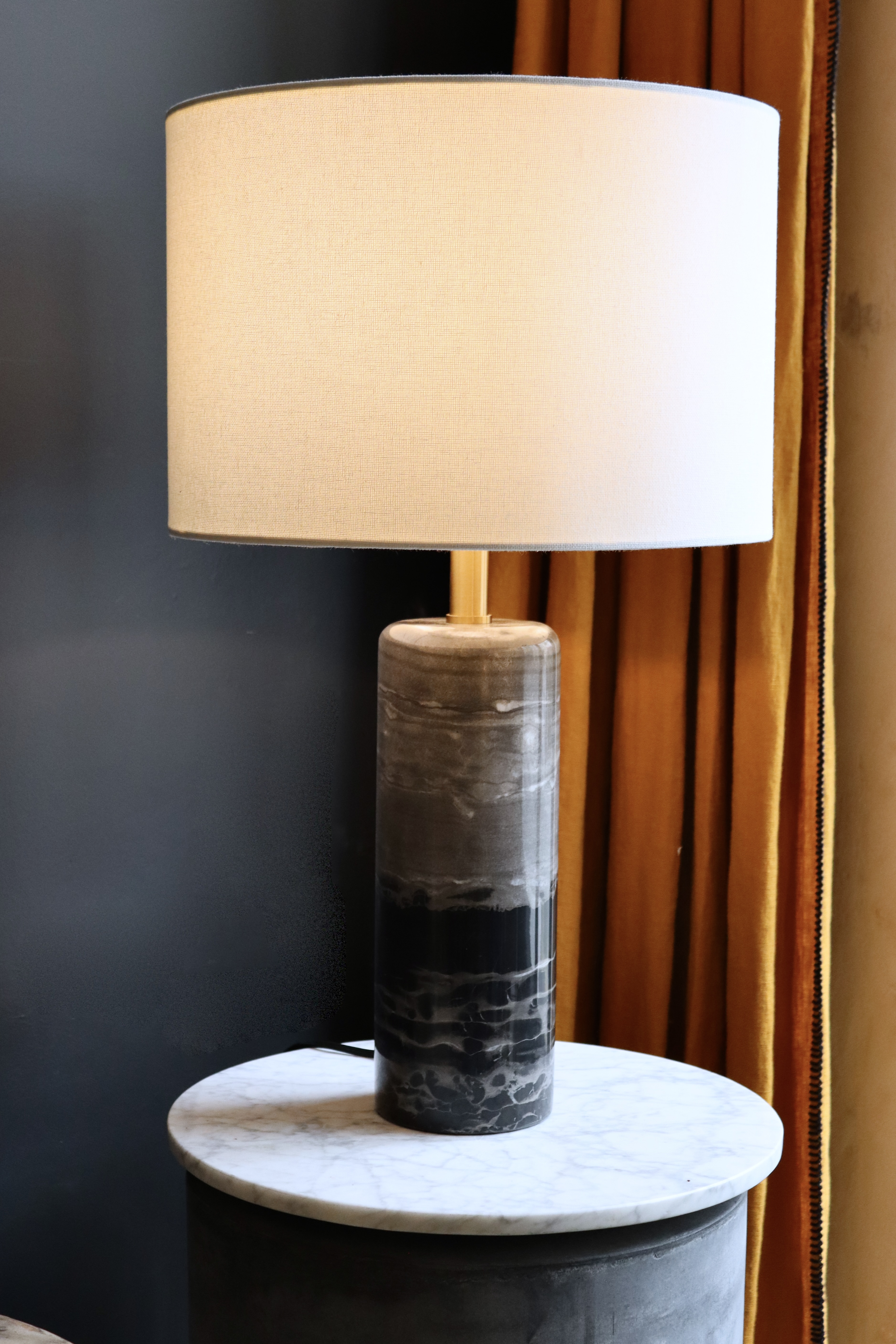 dealeuse-boutique-decoration-vintage-ancien-paris-luminaire-luminaires-lampe-marbre-noir