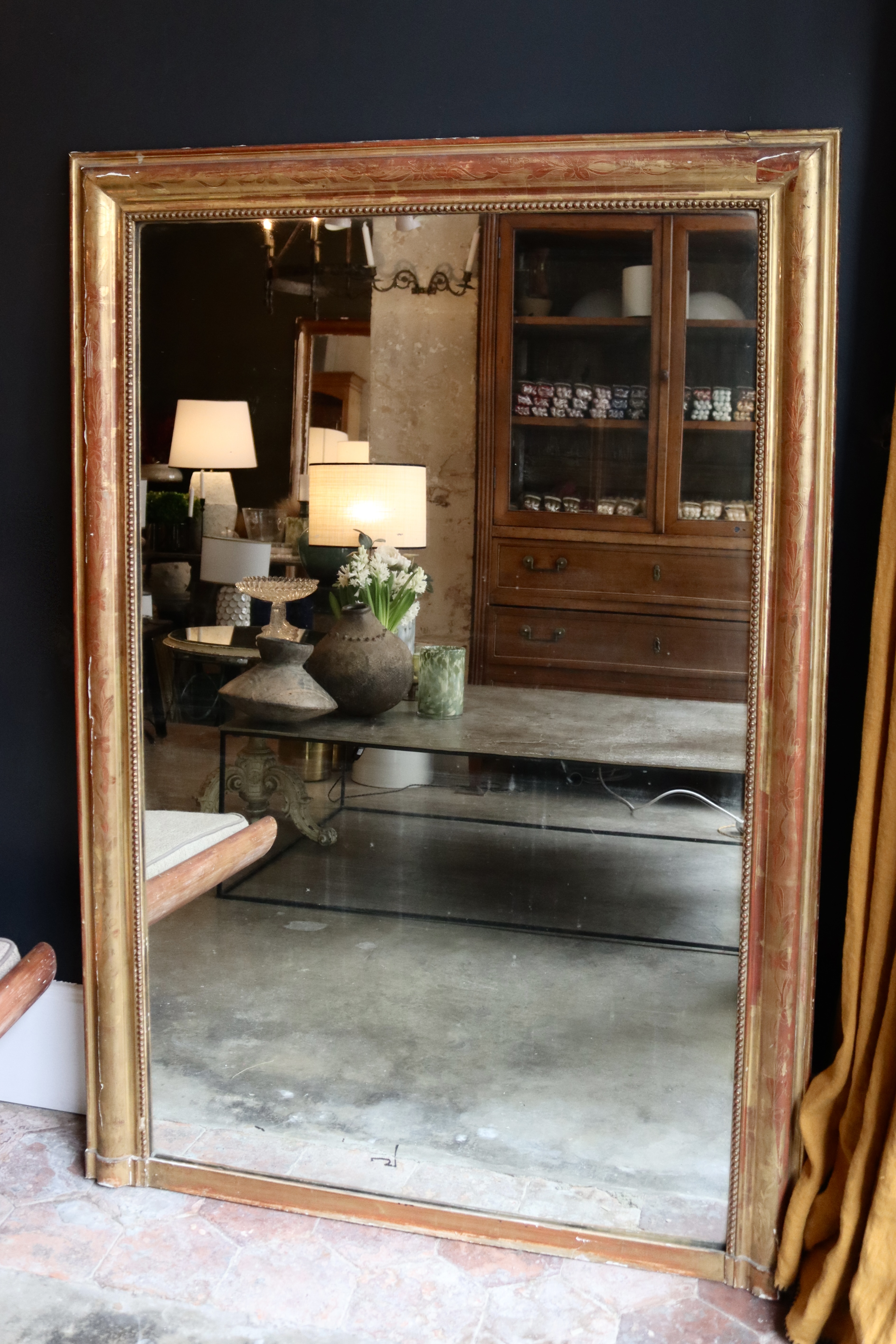 dealeuse-boutique-decoration-mobilier-vintage-paris-miroir-bois-ancien-louis-philippe