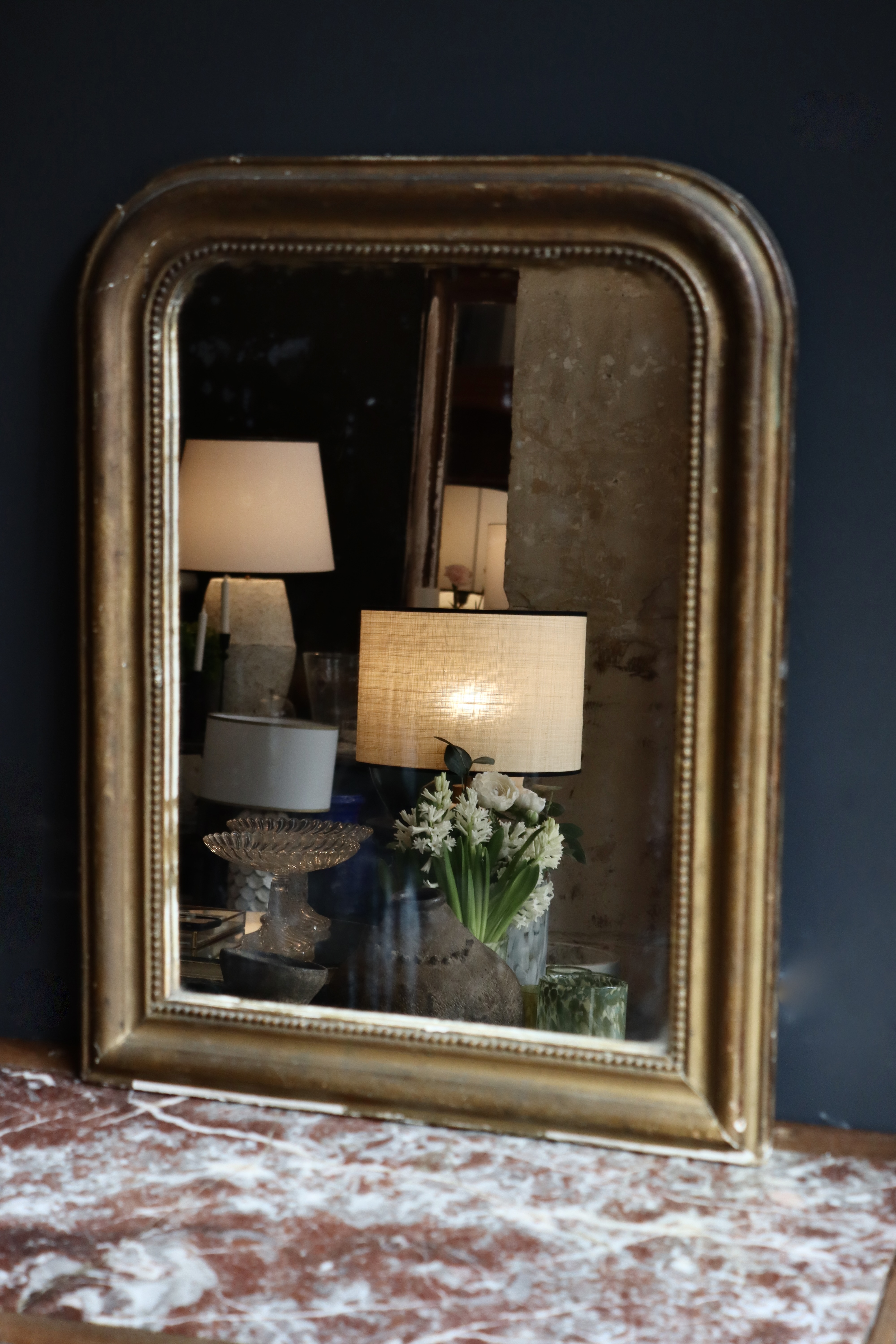 Miroir ancien en bois, bords arrondis