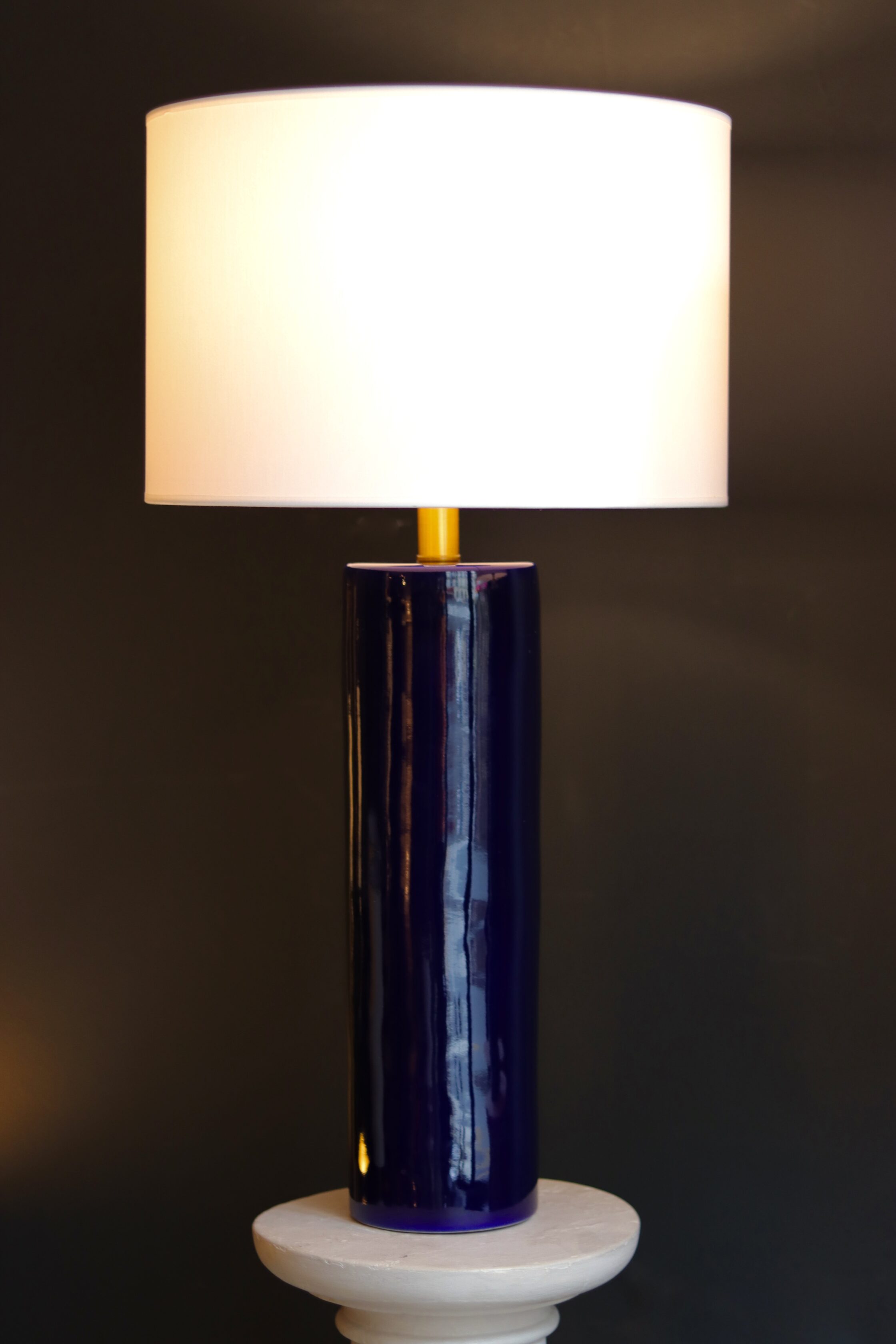 dealeuse-boutique-decoration-vintage-ancien-paris-lampe-ceramique-bleu-abatjour-blanc