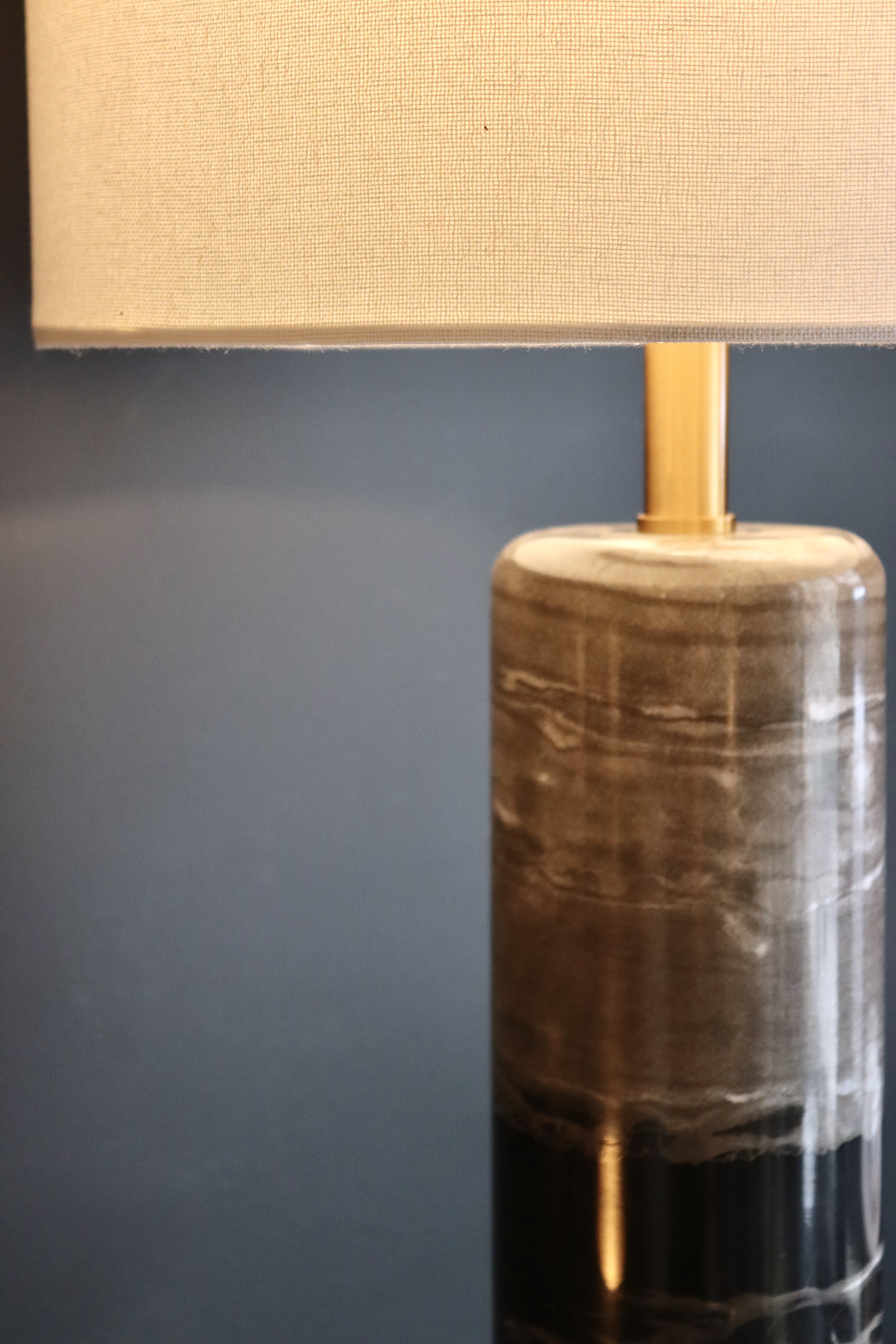 dealeuse-boutique-decoration-mobilier-luminaires-luminaire-vases-vase-lampes-lampe-laiton-marbre-vintage-paris
