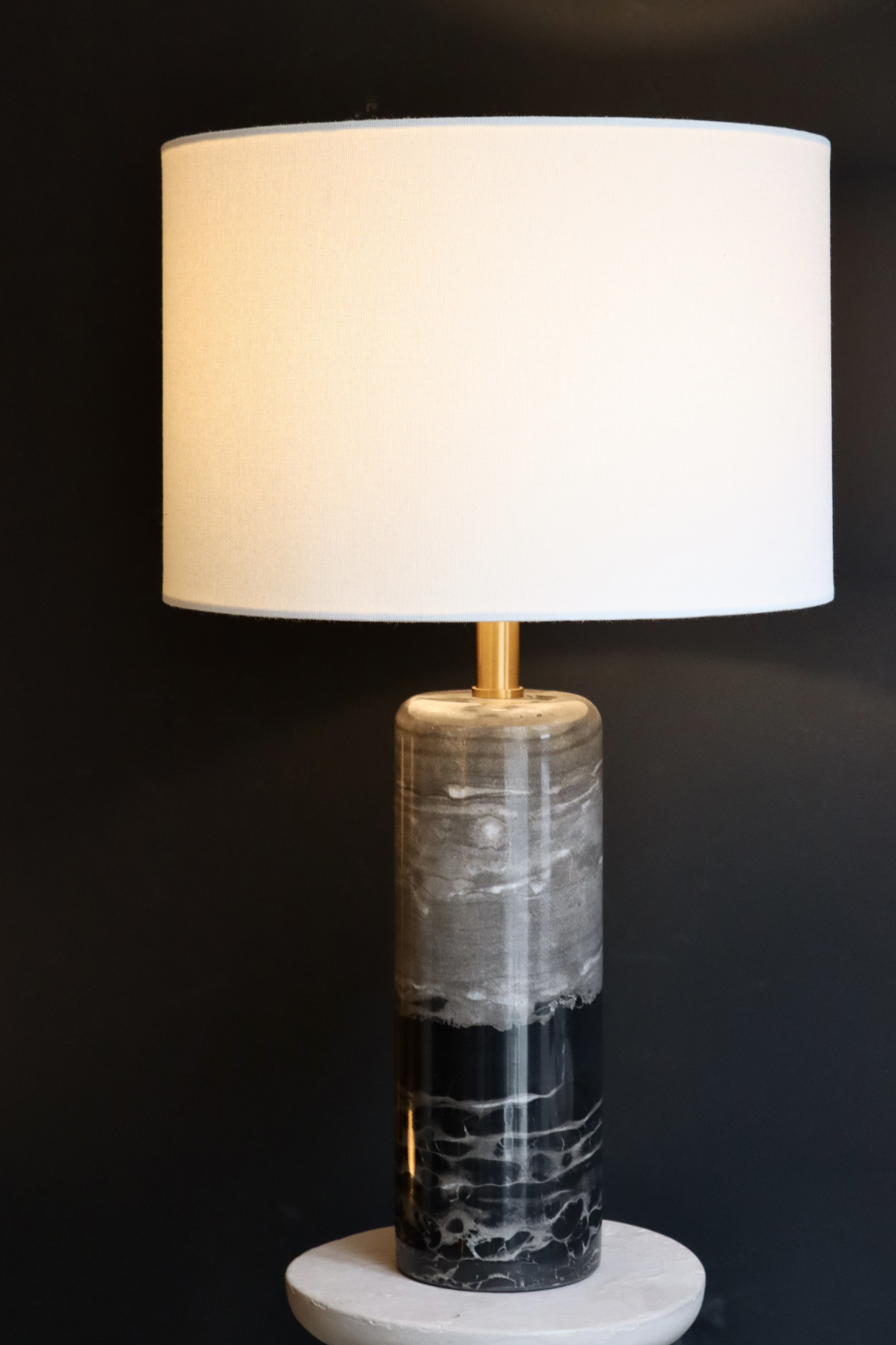 dealeuse-boutique-decoration-mobilier-luminaires-luminaire-vases-vase-lampes-lampe-laiton-marbre-vintage-paris