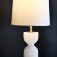 Lampe blanche en albâtre